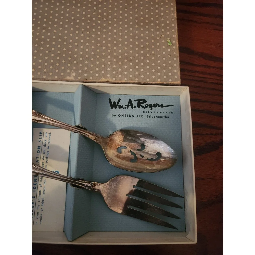 Oneida Wm. A Rogers Strathmore Vintage Serving Pieces Spoon‎ & Fork 8